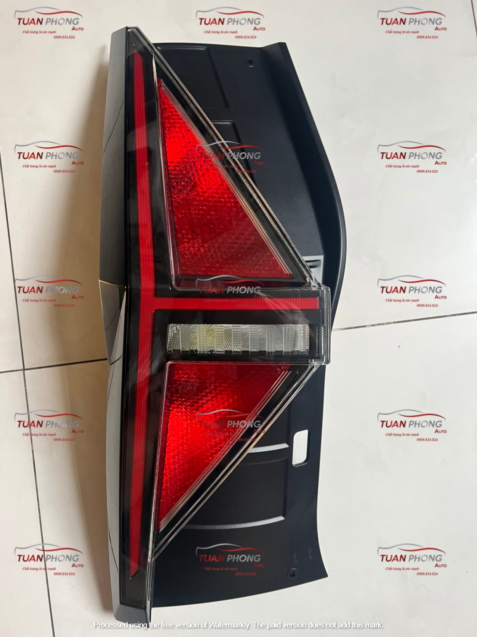 Đèn Hậu HYUNDAI STARGAZER 92402I6100- 92401I6100
